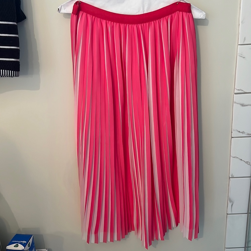 Pleated mid to shin length skirt